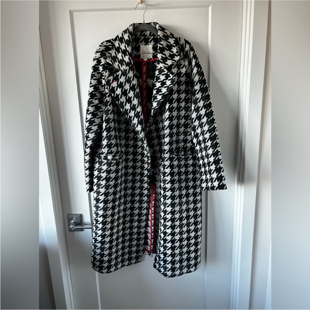 Chic Houndstooth Coat